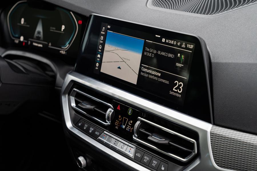 Детали интерьера BMW 320d Touring M Sport (G21) 2019 года  (WW) (фото 2 из 33)
